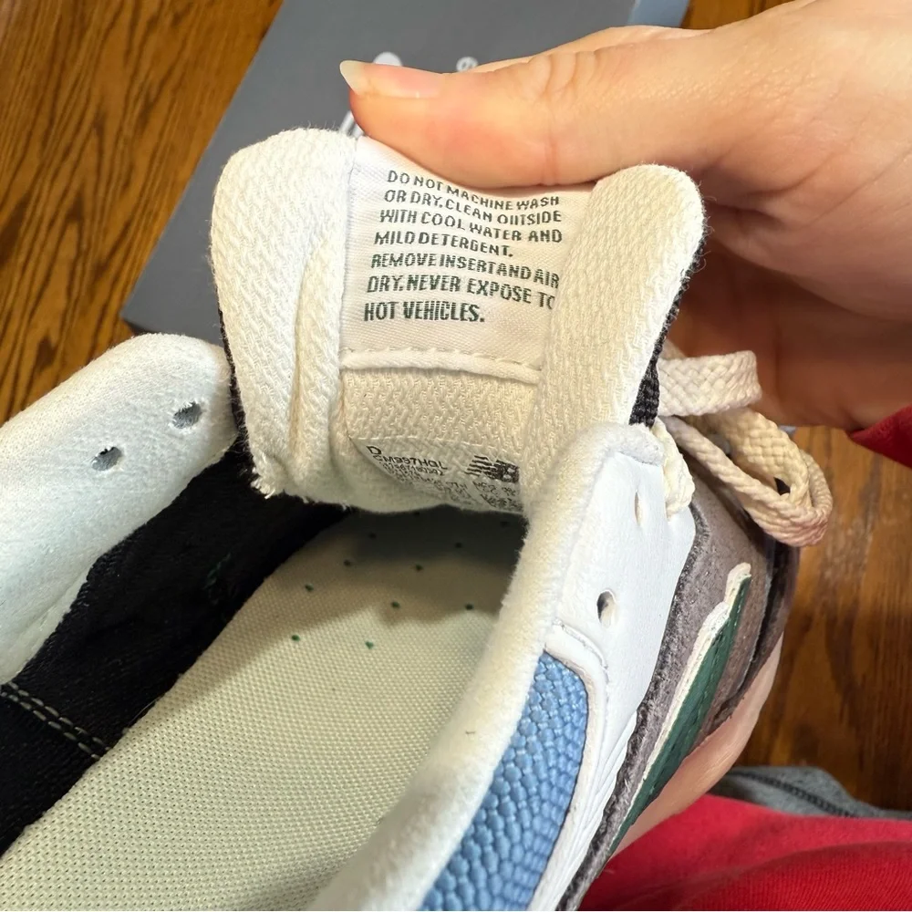 New Balance 997H Size 8.5D in Mens or 10 in womens - Picture 8 of 10